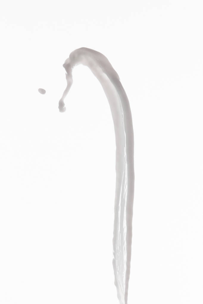 zuiver verse witte melk splash geïsoleerd op wit - Foto, afbeelding