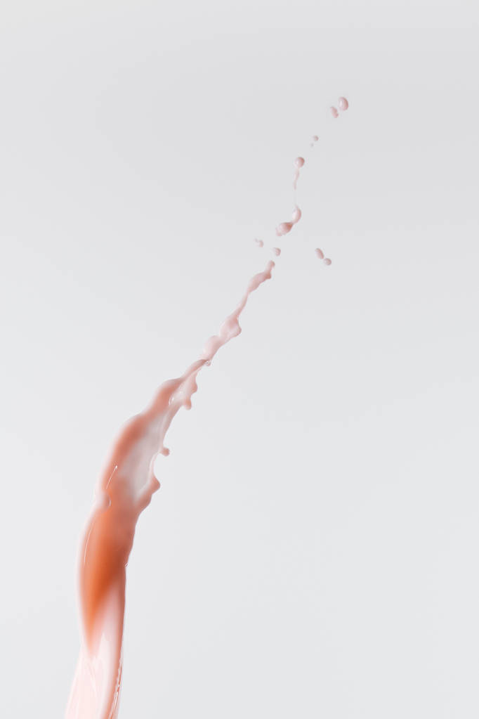 respingo de leite rosa fresco com gotas isoladas em branco
 - Foto, Imagem