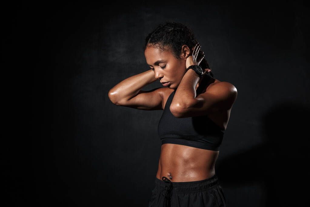 Ajuste seguro joven africana fitness mujer
 - Foto, imagen