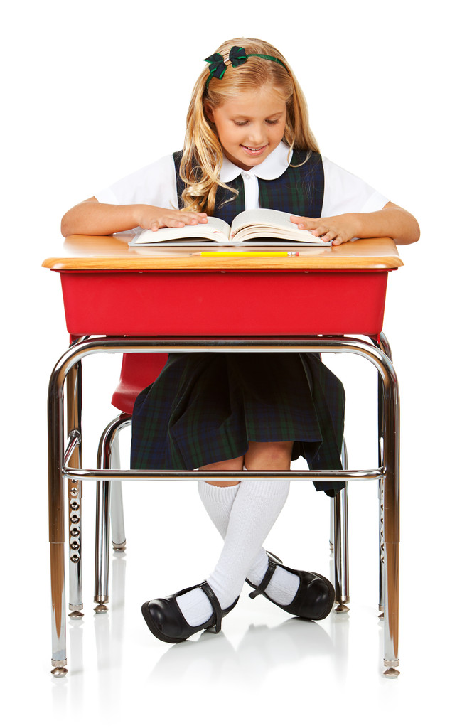 Uczeń: Dziewczyna na biurko czytanie książki - Zdjęcie, obraz