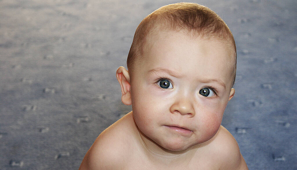 malebný pohled na roztomilé batole dítě - Fotografie, Obrázek