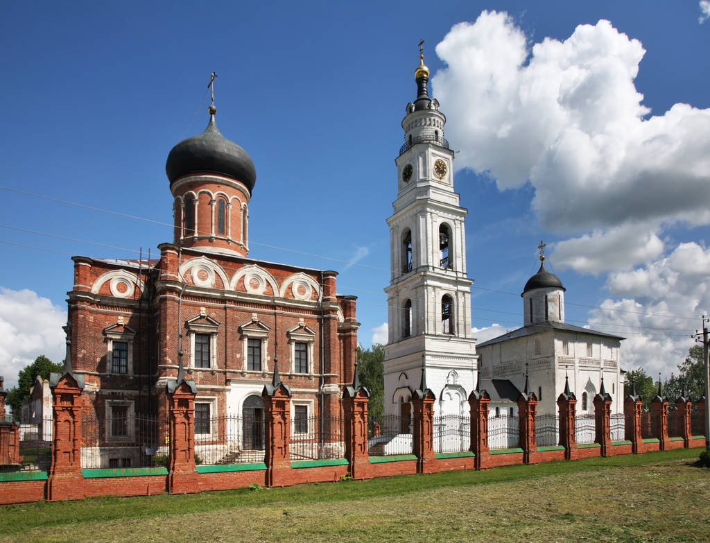 Aziz Niklas Katedrali, çan kulesi ve Volokolamsk Kremlin 'deki Diriliş Katedrali. Rusya - Fotoğraf, Görsel