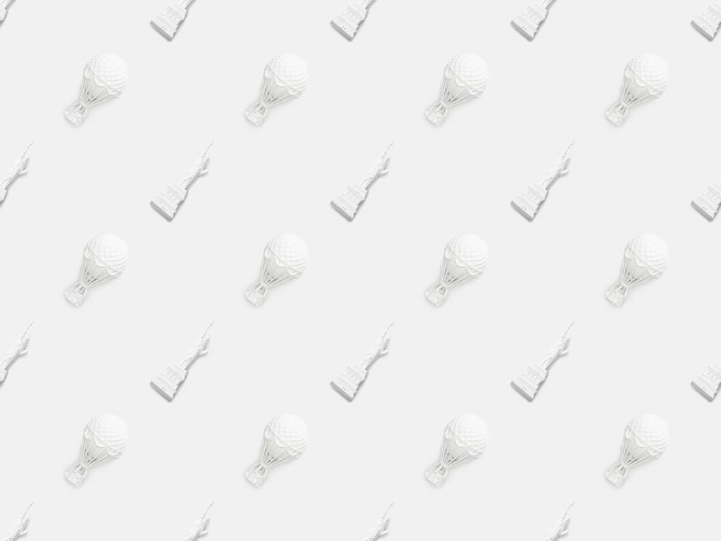 вид зверху на невелику статую статуй свободи і повітряні кулі ізольовані на білому
  - Фото, зображення