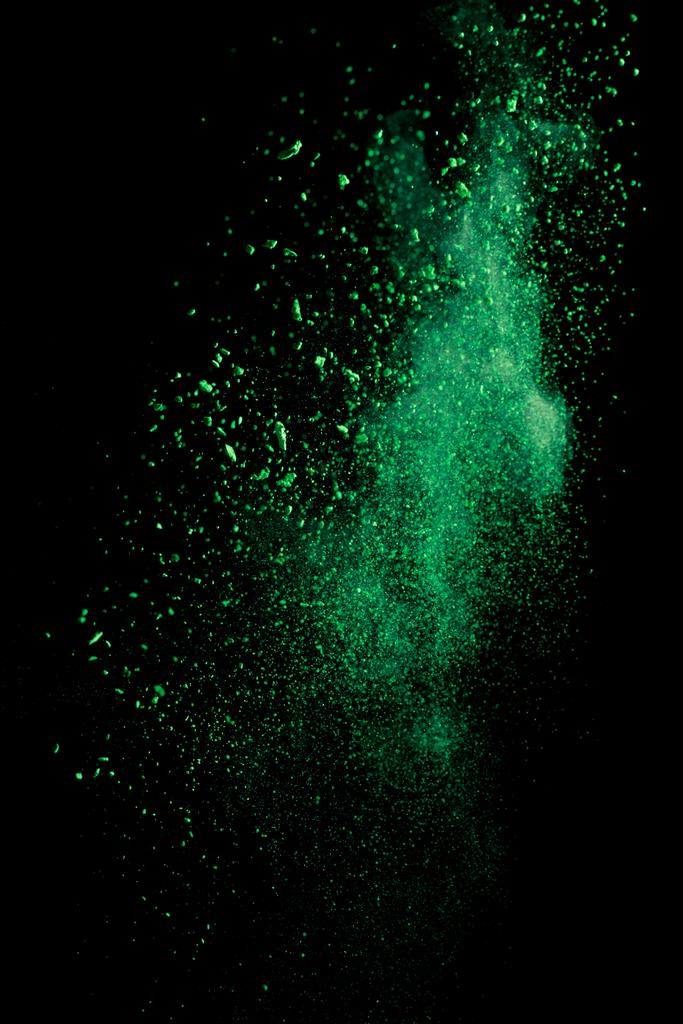 zöld színes holi festék robbanás fekete háttér - Fotó, kép