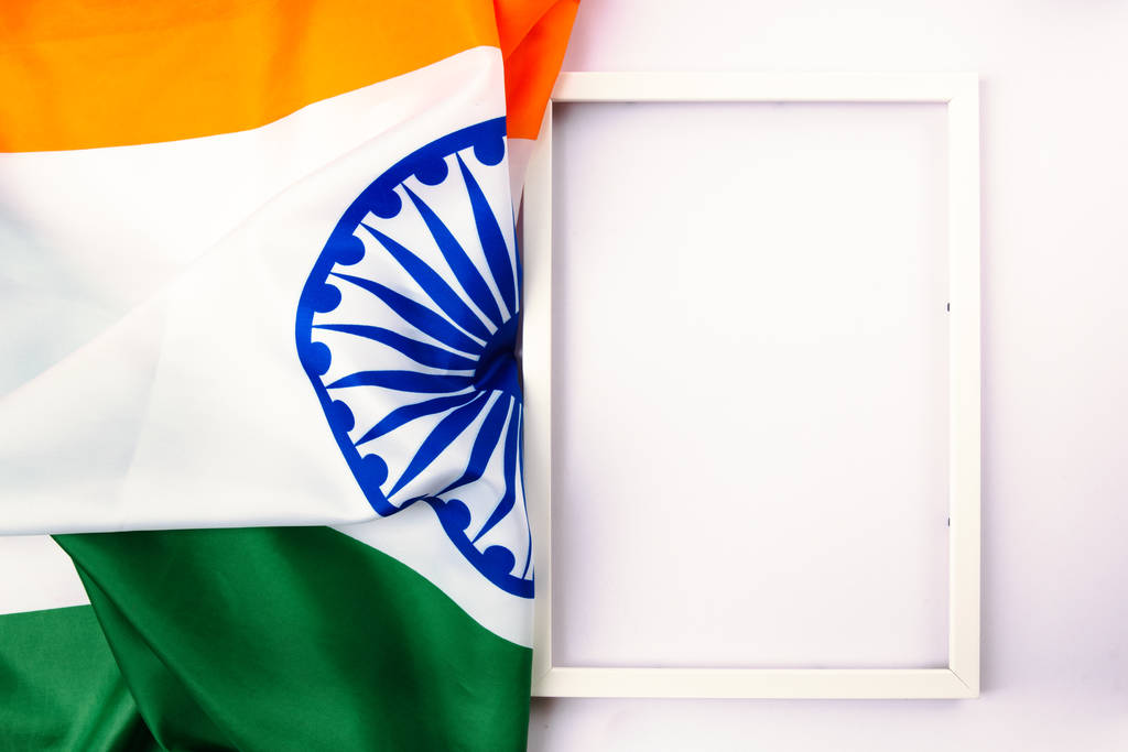 インド共和国の日、フラットレイトップビュー、インドの三色の旗とあなたのテキストのためのコピースペースと白い背景の写真フレーム - 写真・画像