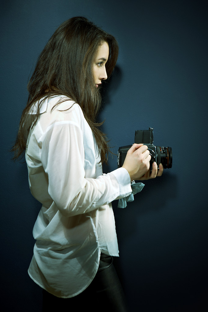 Chica de pelo largo en el estudio
 - Foto, imagen