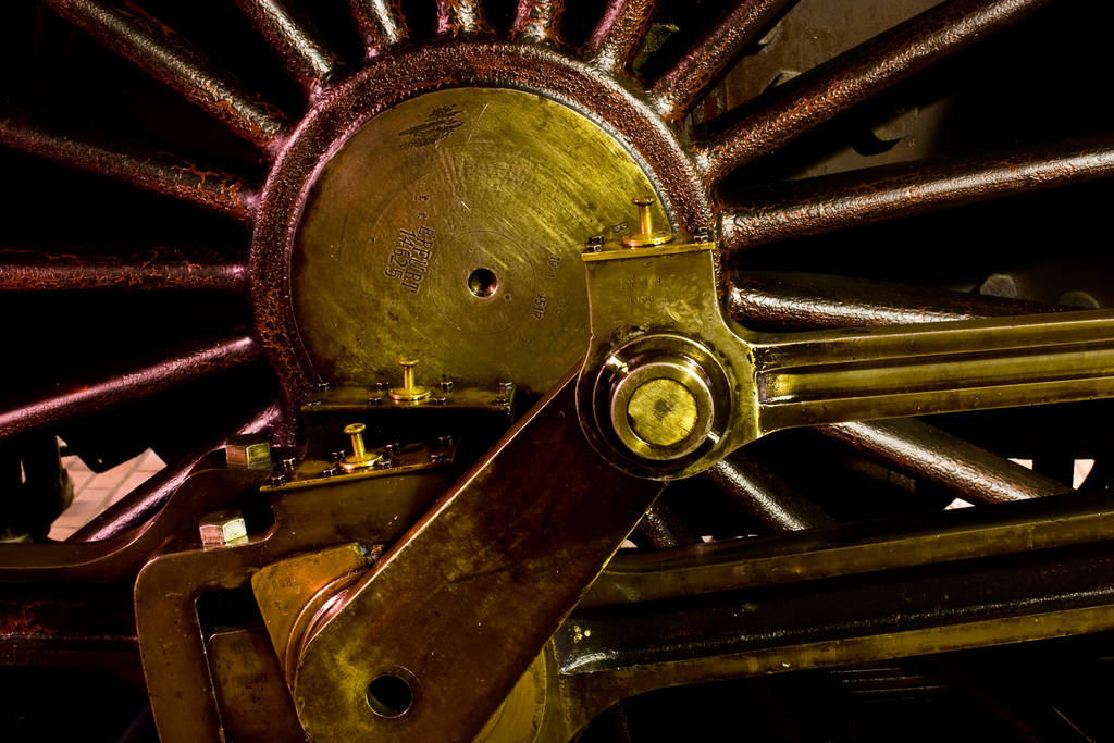 старе іржаве металеве колесо
 - Фото, зображення