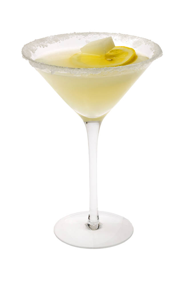 Lemon Drop ανάμεικτο ποτό με φέτα λεμονιού γαρνιτούρα και κύβο ζάχαρης σε λευκό φόντο - Φωτογραφία, εικόνα