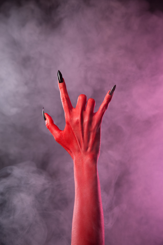 spooky şeytan eli ağır metal jest gösterilen - Fotoğraf, Görsel