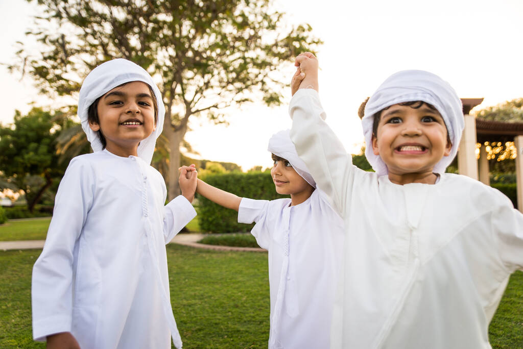 Gruppe nahöstlicher Kinder in Dubai - Foto, Bild