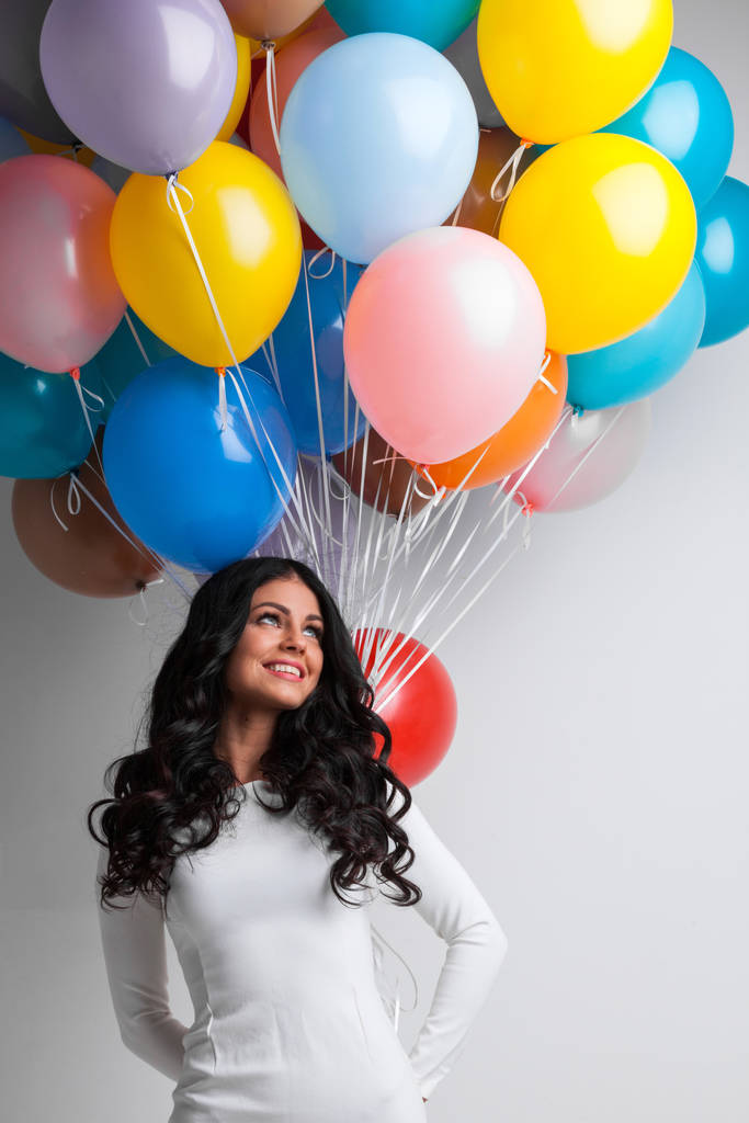 Renkli balonları olan kadın - Fotoğraf, Görsel