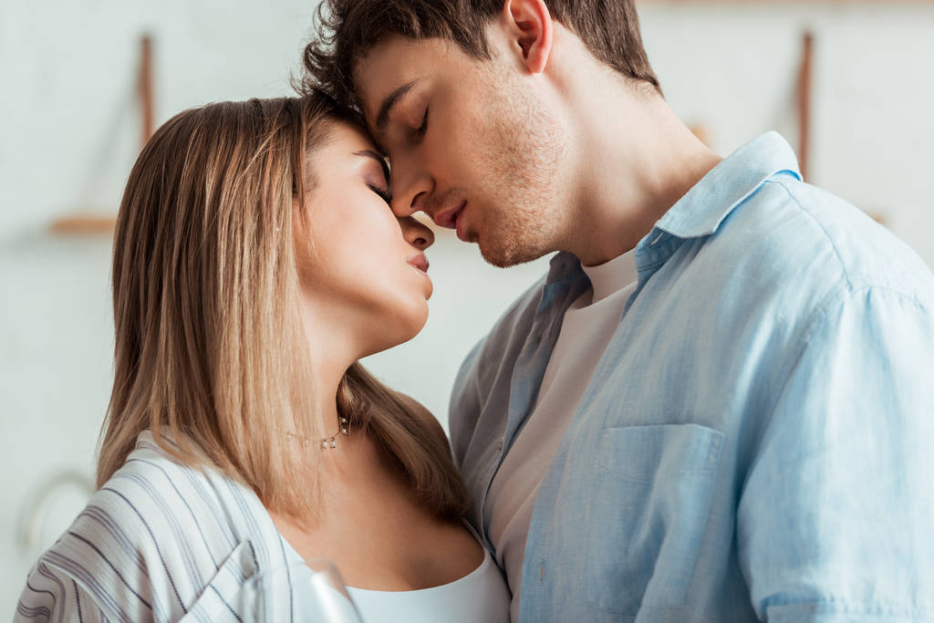 side view of couple with closed eyes  - Photo, Image