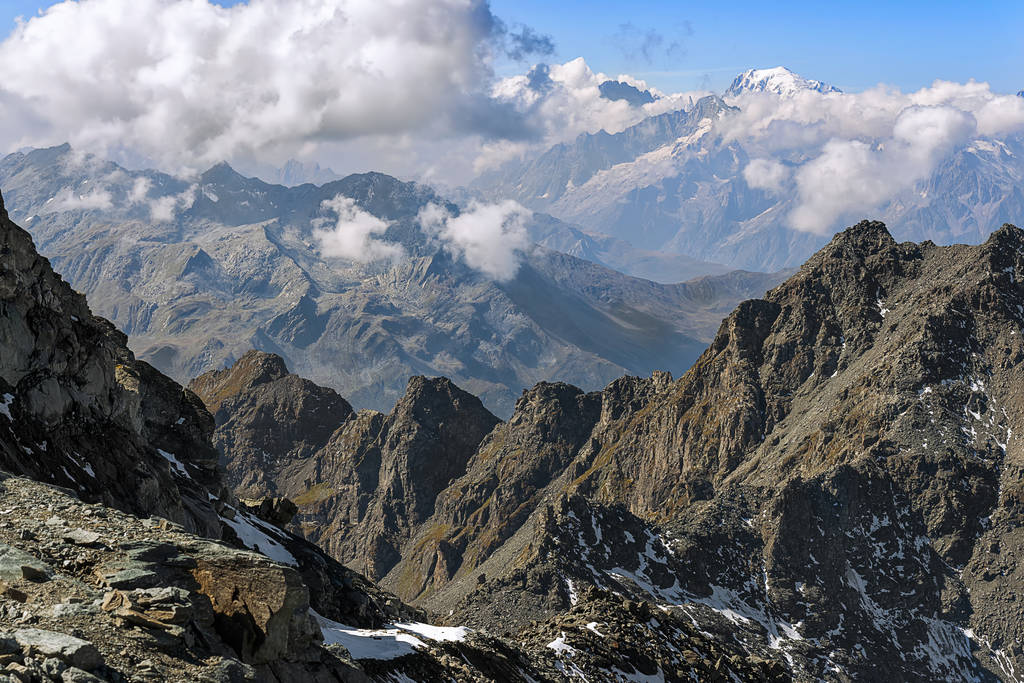 vista panoramica di maestosi paesaggi alpini - Foto, immagini