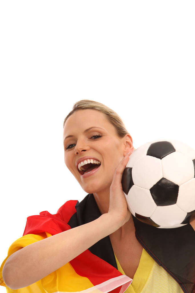 giovane donna con pallone da calcio isolato su bianco - Foto, immagini