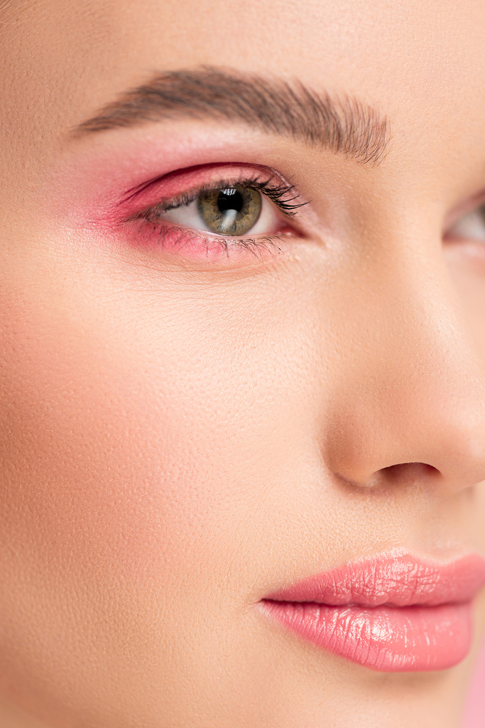 close-up van mooi meisje met roze make-up - Foto, afbeelding