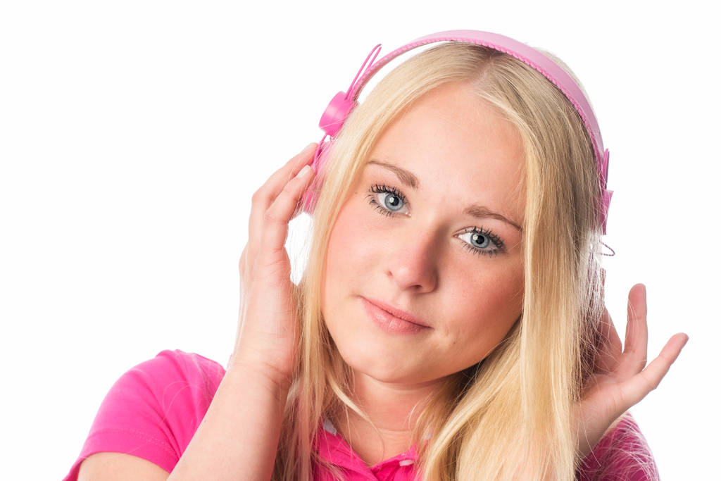 Чувственная блондинка под музыку в наушниках - Фото, изображение