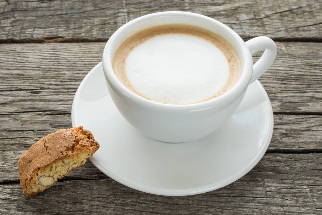 cappuccino s krémem a kantucinni - Fotografie, Obrázek