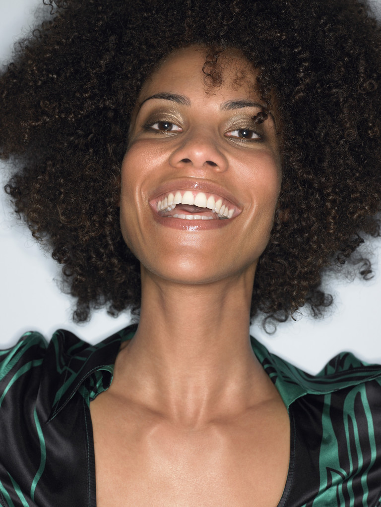 Afro hymyilevä nainen
 - Valokuva, kuva