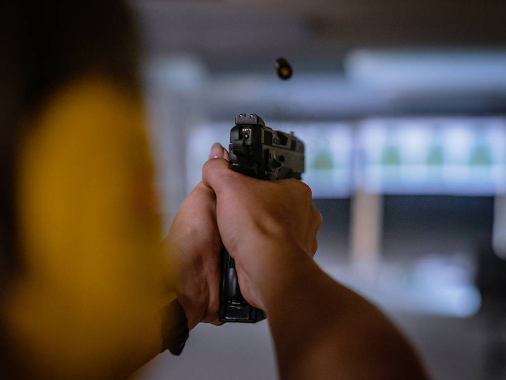 strzelanie z broni na strzelnicy - Zdjęcie, obraz