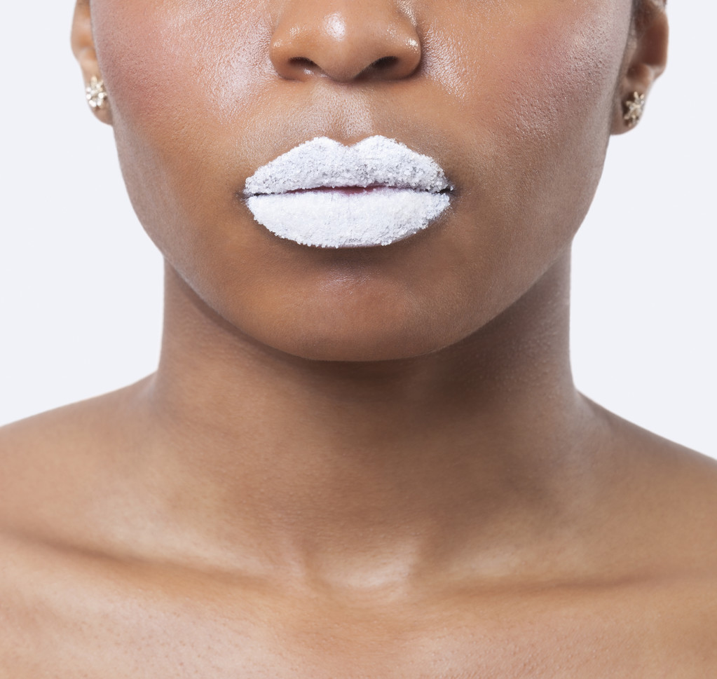 Donna afroamericana con labbra bianche
 - Foto, immagini
