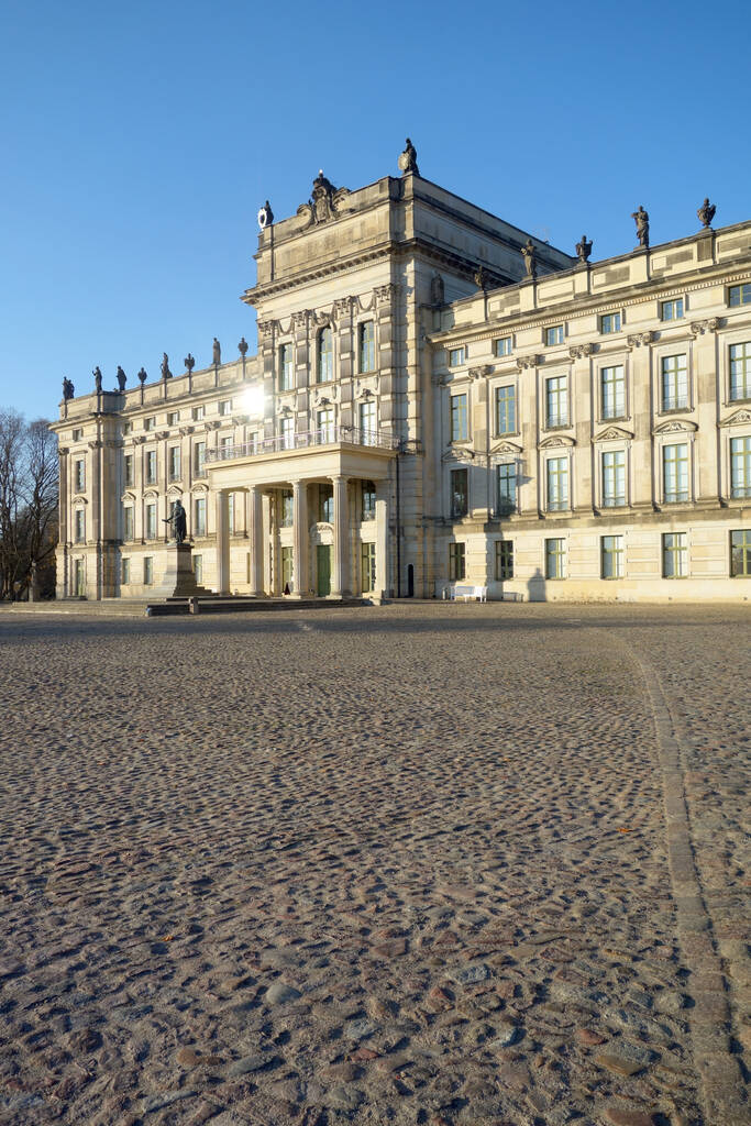 Замок Людвигслуст в Германии
 - Фото, изображение