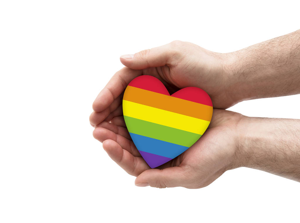 LGBT duhové srdce symbol lásky v rukou - Fotografie, Obrázek