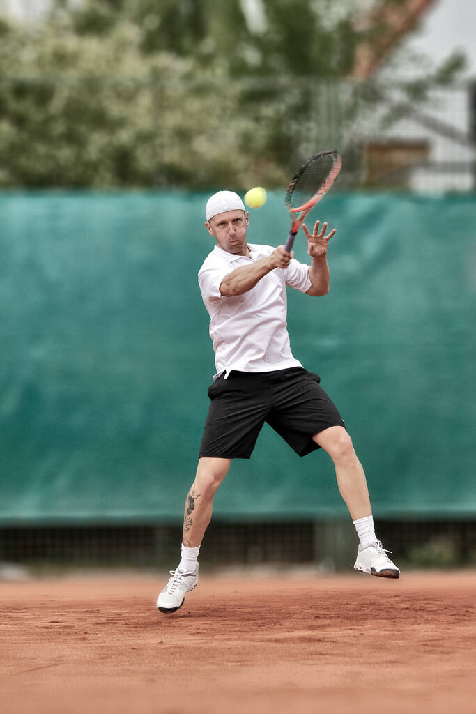 tennisspieler побеждает topspin vorhand
 - Фото, изображение
