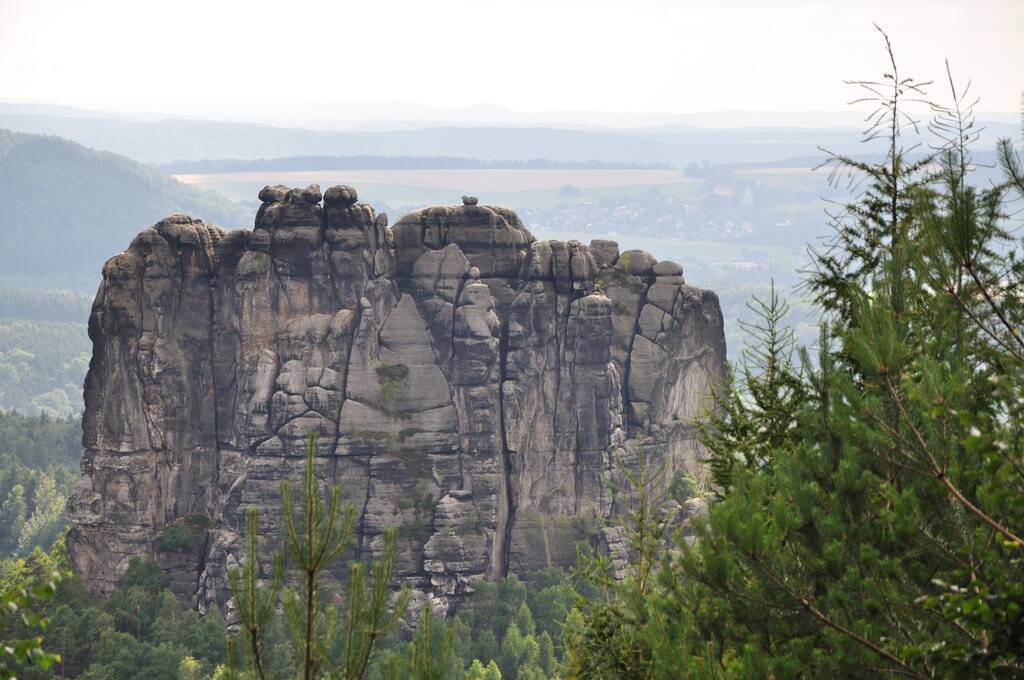 ψαμμίτης βράχοι στο περιβάλλον του kirnitschtal κοντά κακό schandau - Φωτογραφία, εικόνα