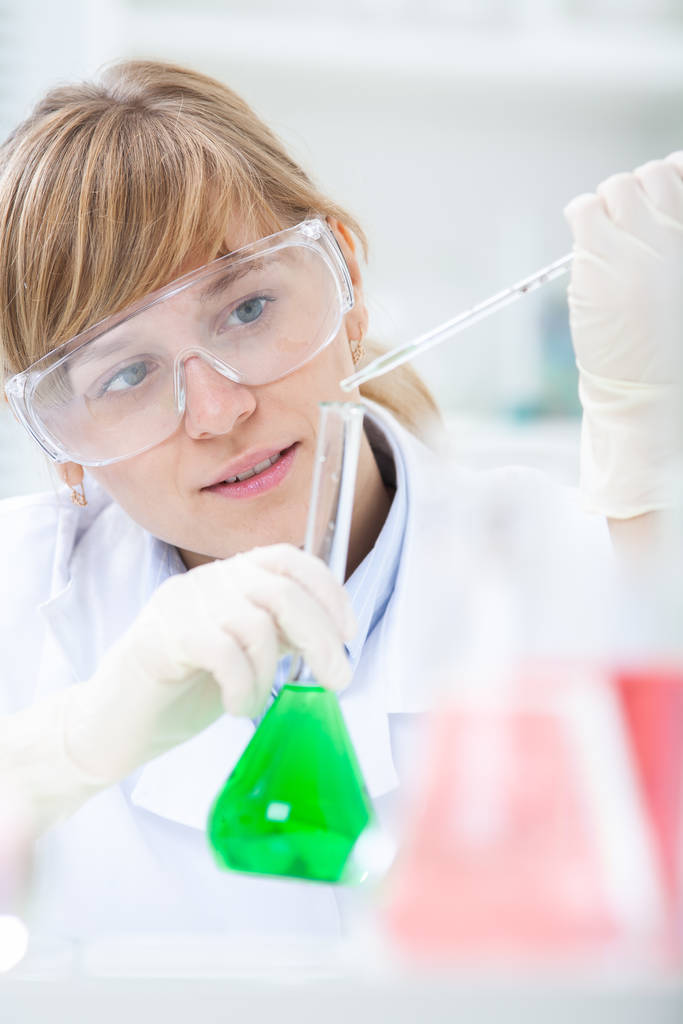 Researcher working with chemicals - Photo, Image
