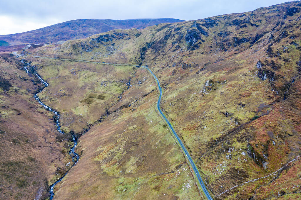 Grannys Pass liegt in der Nähe von Glengesh Pass im Land Donegal, Irland. - Foto, Bild