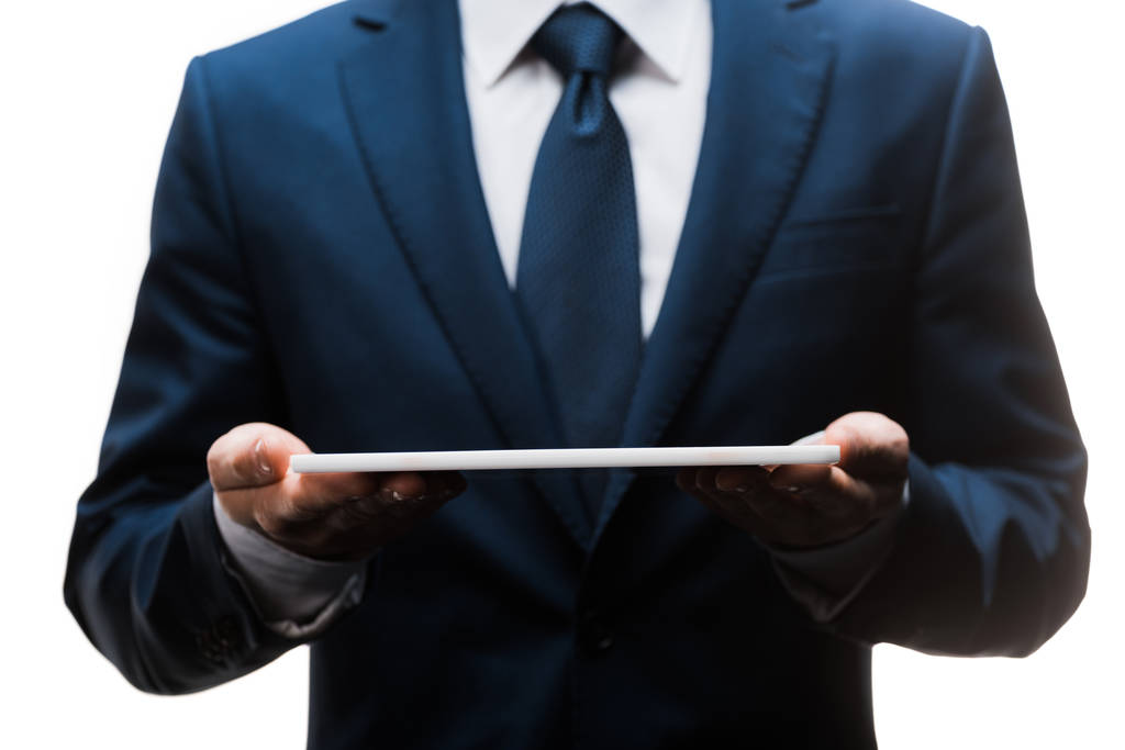 przycięty widok biznesmena w garniturze trzyma cyfrowy tablet odizolowany na białym  - Zdjęcie, obraz