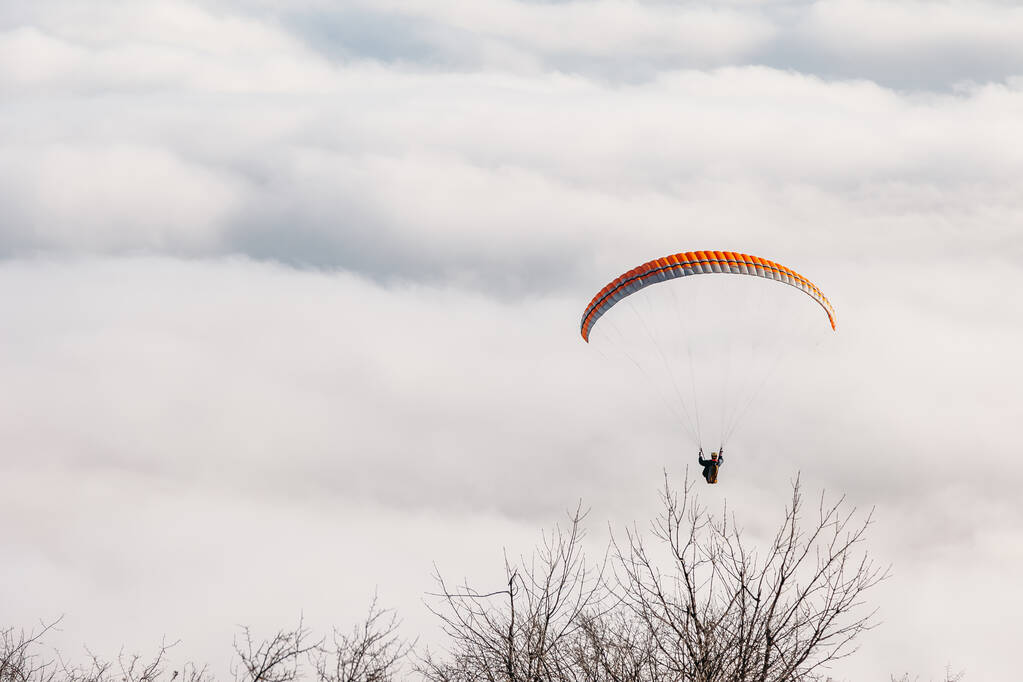paraglidista na obloze - Fotografie, Obrázek