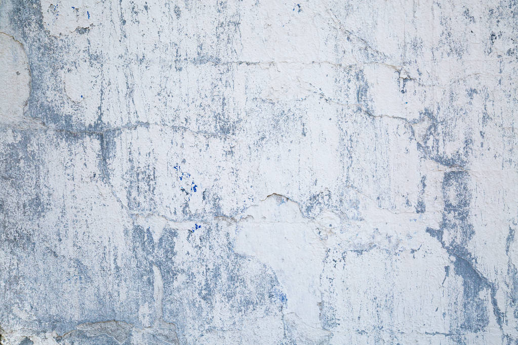 Ιστορικό ένα παλιό τοίχο με ξεφλούδισμα γκρι χρώμα σε μια σαφή ημέρα, αφηρημένη η δομή της υφής υπόβαθρα. - Φωτογραφία, εικόνα