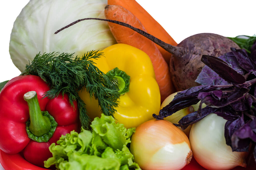 Panier de légumes, poivrons, carottes, betteraves, laitue. Nutrition diététique
. - Photo, image