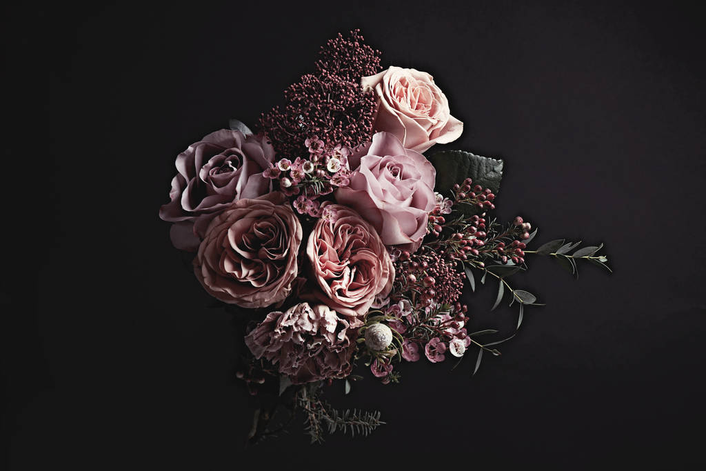 Hermoso ramo sobre fondo negro. Diseño de tarjetas florales con efecto vintage oscuro
 - Foto, imagen