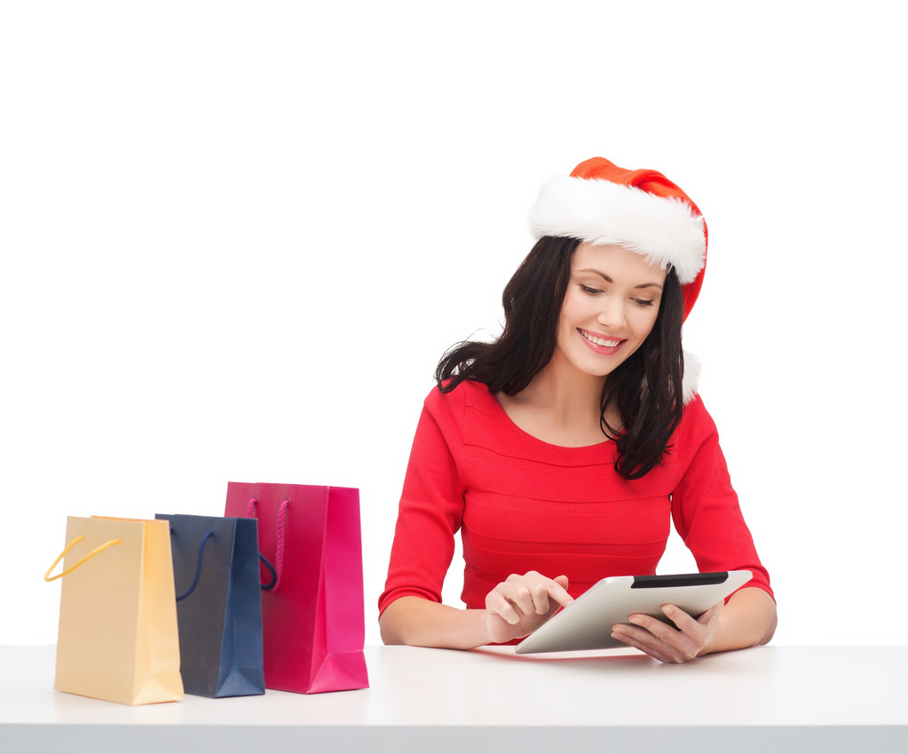 vrouw met geschenk doos en tablet pc-computer - Foto, afbeelding
