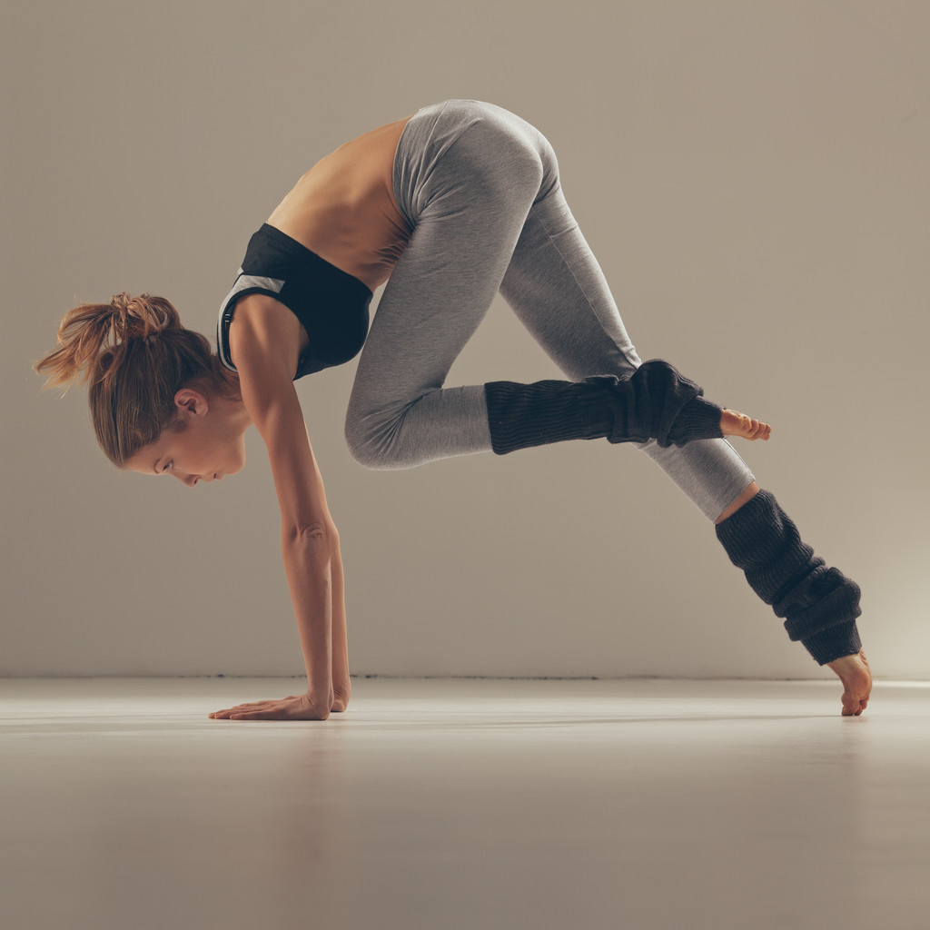 Frau macht Yoga - Foto, Bild
