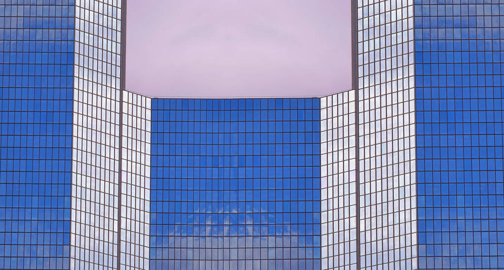gratte-ciel en verre et en acier. bâtiment moderne
 - Photo, image