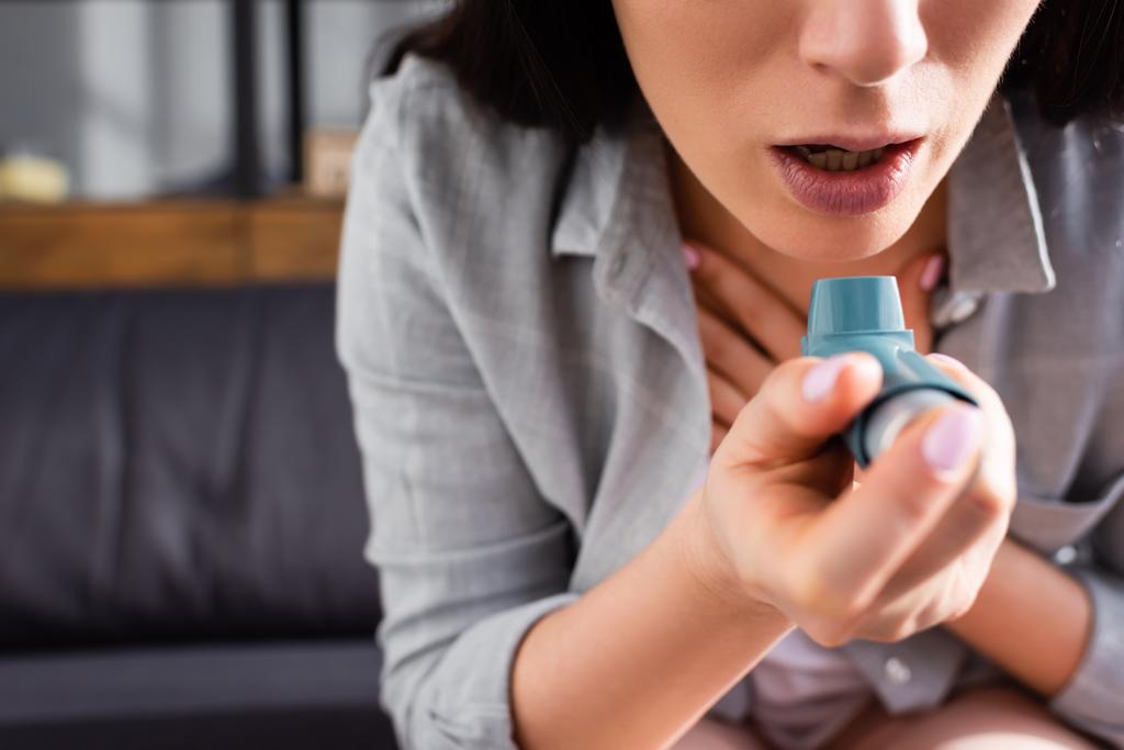 cropped view of diseased woman holding inhaler at home  - Photo, Image