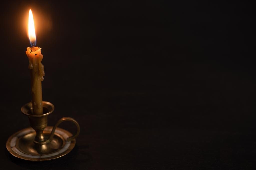 Почему трещит и коптит церковная свеча