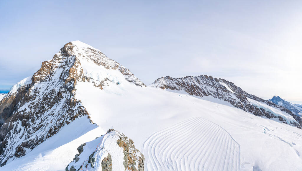 Panoramatický výhled na vrchol Monche ve švýcarských Alpách v zimě, Švýcarsko - Fotografie, Obrázek
