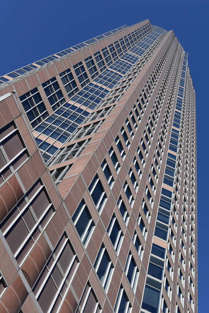 живописный городской вид на фасад современных небоскребов - Фото, изображение