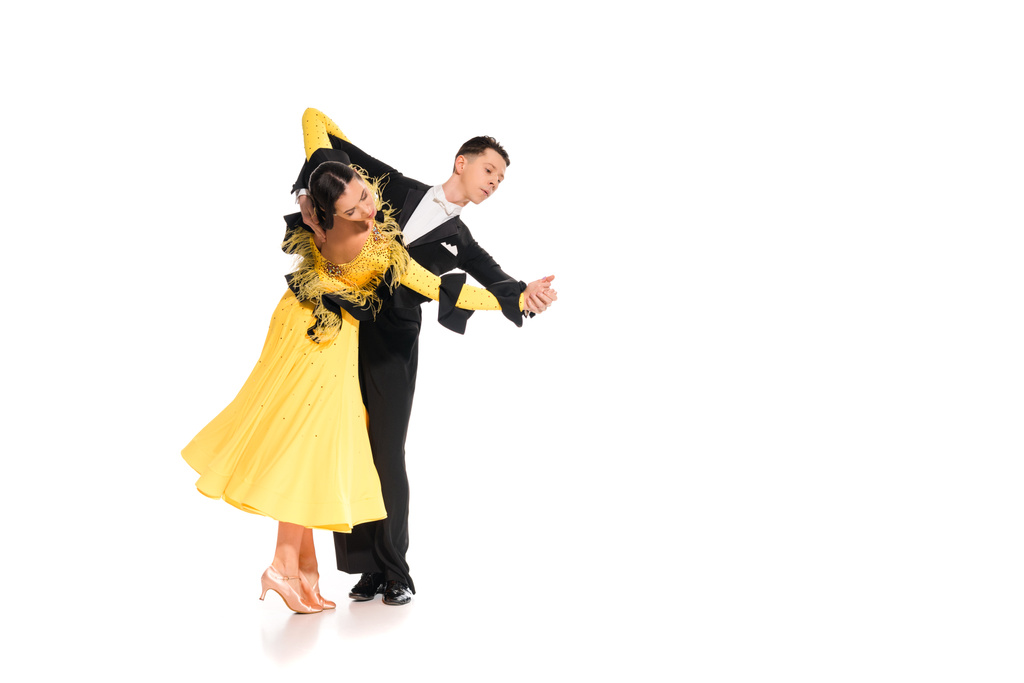 elegante giovane coppia di ballerini da sala da ballo che ballano isolati sul bianco
 - Foto, immagini