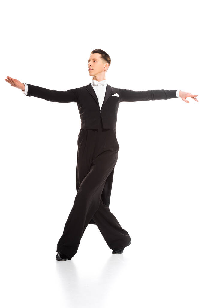 Elegante junge Standardtänzerin tanzt isoliert auf Weiß - Foto, Bild