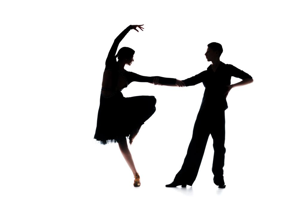 sylwetki eleganckiej pary tancerzy towarzyskich tańczących na białym tle - Zdjęcie, obraz