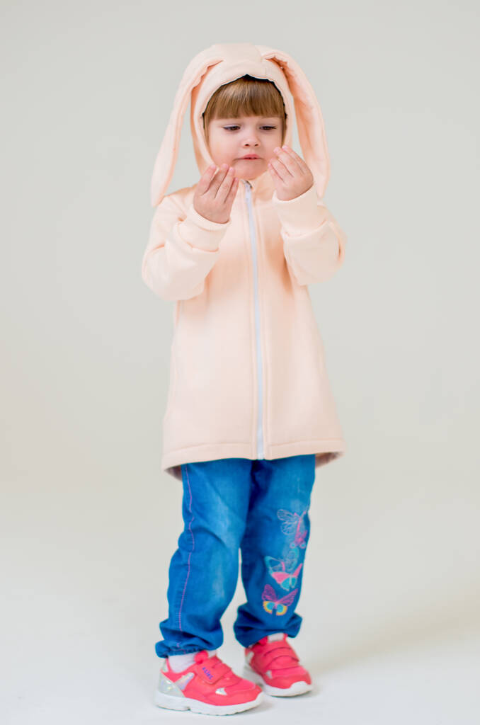 A little girl of two years in the Studio. Children's clothing store. - Foto, afbeelding