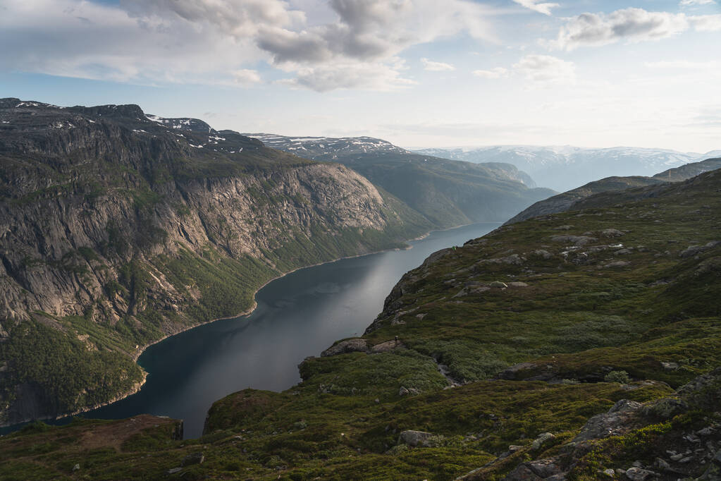 Prachtige berg en fjord een lange weg naar Trolltunga, Odda, Noorwegen, Scandinavië, Europa - Foto, afbeelding