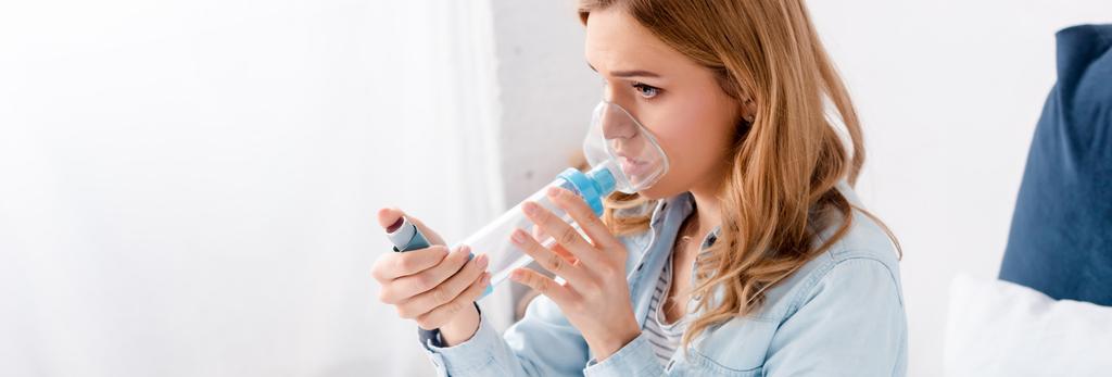 панорамный снимок женщины с астмой с помощью ингалятора с помощью прокладки
 - Фото, изображение