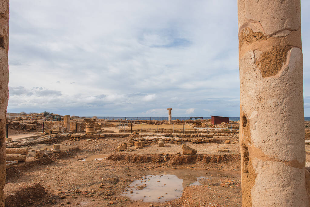 colonne e rovine dell'antica casa di Teseo a paphos
 - Foto, immagini