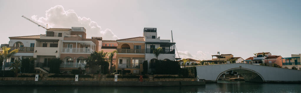 panorámás kép házak közelében Földközi-tenger - Fotó, kép